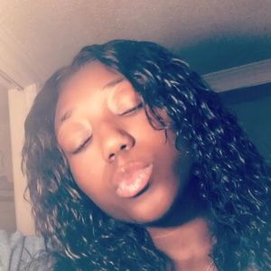 Meet your Posher, Carreon